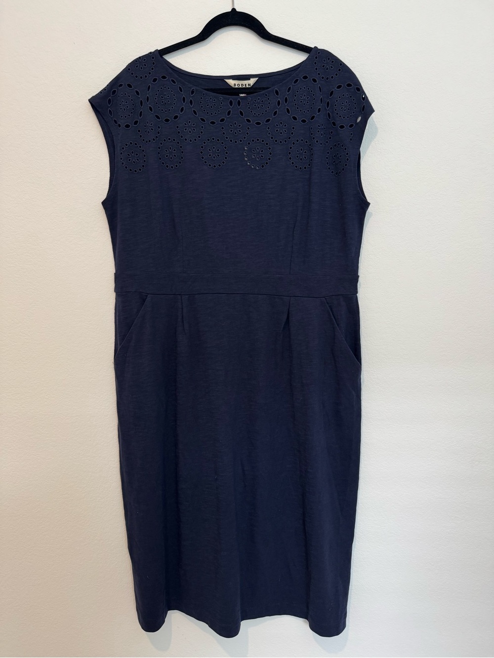 Boden Florrie Embroidered Eyelet Cap Sleeve Cotton Navy Blue Jersey Dress - Picture 2 of 9